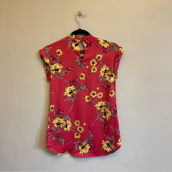 Express XXS short sleeve turtleneck floral blouse cut out - Picture 5 of 7